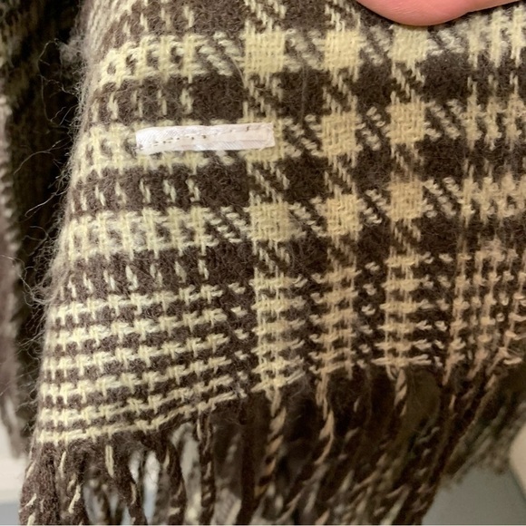 Shawl Wrap Fuzzy Twill Brown Cream Houndstooth Large Fringed Hem Poncho Neutral - Picture 9 of 10